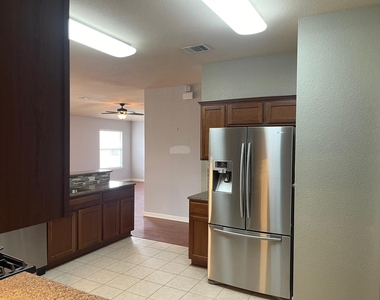 2516 Pearson Way - Photo Thumbnail 8