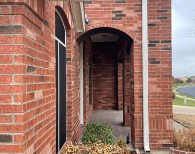 2516 Pearson Way - Photo Thumbnail 2
