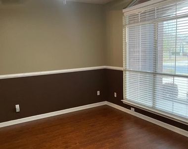 2516 Pearson Way - Photo Thumbnail 5