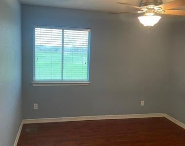 2516 Pearson Way - Photo Thumbnail 16