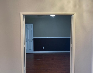 2516 Pearson Way - Photo Thumbnail 4