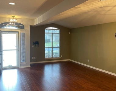 2516 Pearson Way - Photo Thumbnail 3