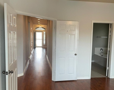 2516 Pearson Way - Photo Thumbnail 19