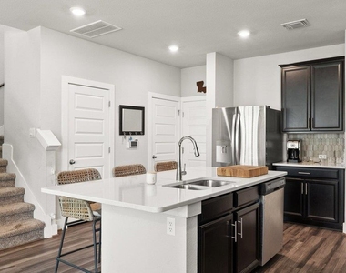 7403 Travertine Spring Dr - Photo Thumbnail 17