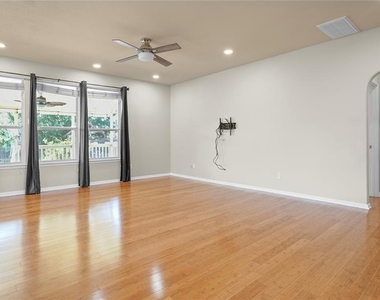 303 Payne Stewart Dr - Photo Thumbnail 13