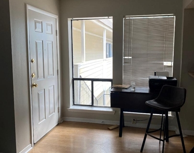 2510 San Gabriel St - Photo Thumbnail 2