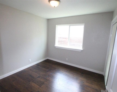 10702 Lanshire Dr - Photo Thumbnail 14