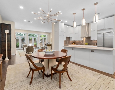 3718 Bridle Path - Photo Thumbnail 11