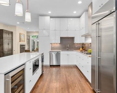 3718 Bridle Path - Photo Thumbnail 7