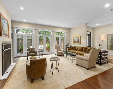 3718 Bridle Path - Photo Thumbnail 4