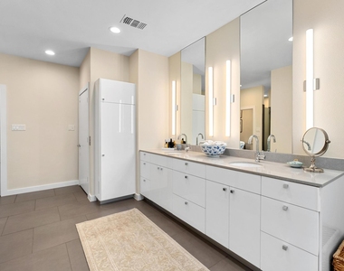 3718 Bridle Path - Photo Thumbnail 15