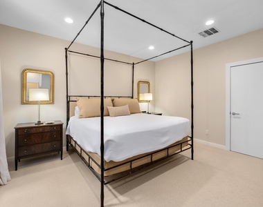 3718 Bridle Path - Photo Thumbnail 13