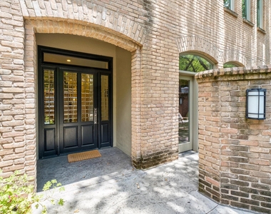 3718 Bridle Path - Photo Thumbnail 2