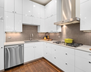 3718 Bridle Path - Photo Thumbnail 9
