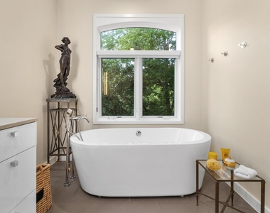 3718 Bridle Path - Photo Thumbnail 16