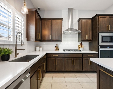5604 Anaheim Ave - Photo Thumbnail 6