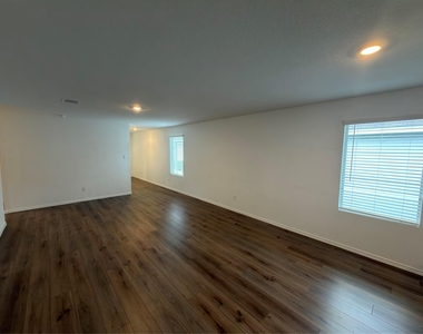 296 Agate Cliff Dr - Photo Thumbnail 7
