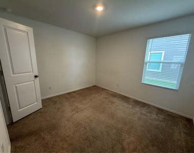 296 Agate Cliff Dr - Photo Thumbnail 18