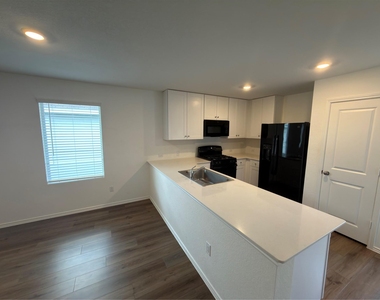 296 Agate Cliff Dr - Photo Thumbnail 8