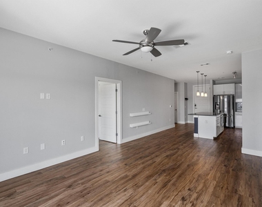 6444 Burnet Rd - Photo Thumbnail 8