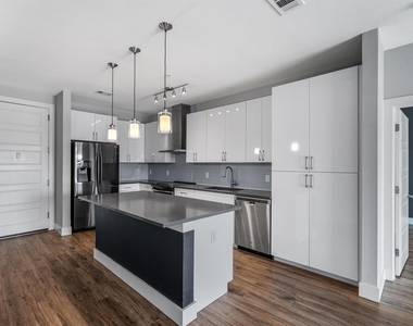 6444 Burnet Rd - Photo Thumbnail 10