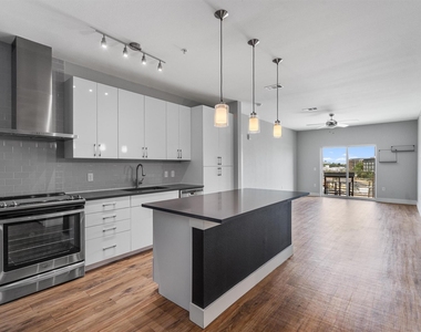 6444 Burnet Rd - Photo Thumbnail 4