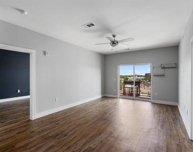 6444 Burnet Rd - Photo Thumbnail 5