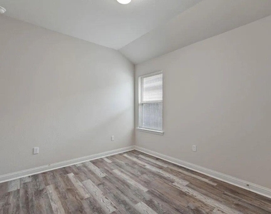 8214 Cottage Rose Dr - Photo Thumbnail 14