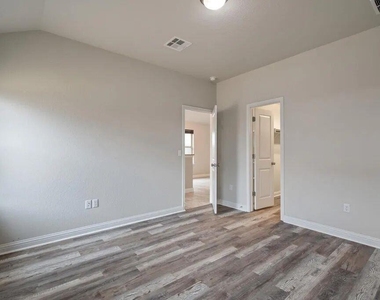 8214 Cottage Rose Dr - Photo Thumbnail 18