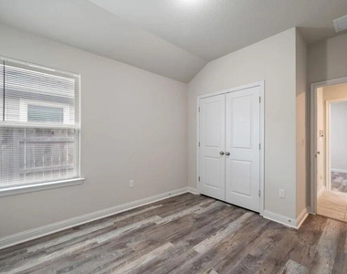 8214 Cottage Rose Dr - Photo Thumbnail 13