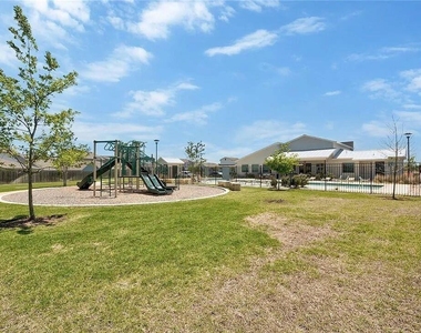 8214 Cottage Rose Dr - Photo Thumbnail 29