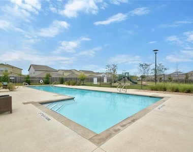 8214 Cottage Rose Dr - Photo Thumbnail 28