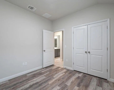 8214 Cottage Rose Dr - Photo Thumbnail 16