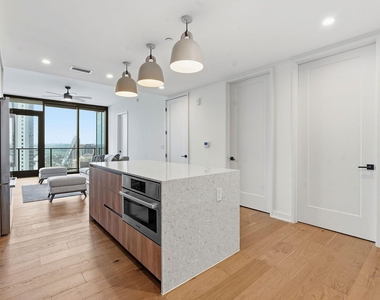 84 N East Ave - Photo Thumbnail 5