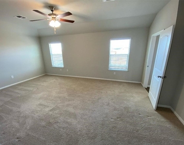 10708 Seguin St - Photo Thumbnail 14