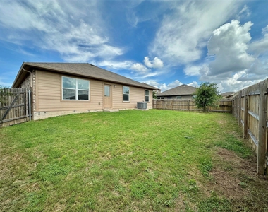 10708 Seguin St - Photo Thumbnail 16