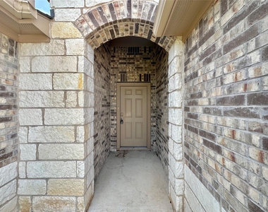 10708 Seguin St - Photo Thumbnail 2