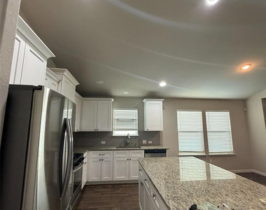 248 Falling Star Ln - Photo Thumbnail 4