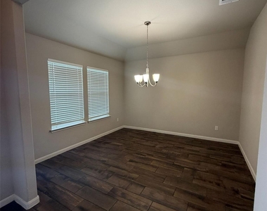 248 Falling Star Ln - Photo Thumbnail 3