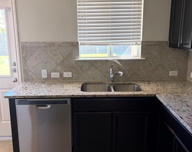 130 Sundown Ave - Photo Thumbnail 5