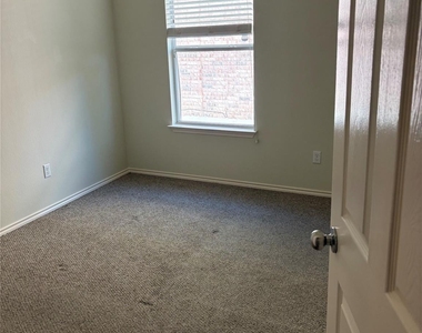 130 Sundown Ave - Photo Thumbnail 10