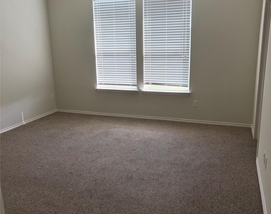 130 Sundown Ave - Photo Thumbnail 11