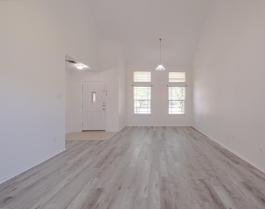 2202 Piedmont Ct - Photo Thumbnail 9