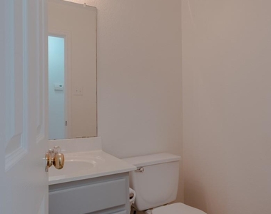2202 Piedmont Ct - Photo Thumbnail 19