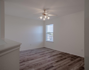 2202 Piedmont Ct - Photo Thumbnail 6