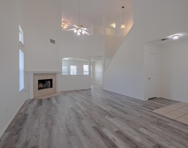 2202 Piedmont Ct - Photo Thumbnail 5