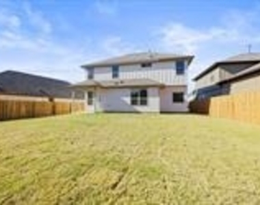 404 La Joya Pass - Photo Thumbnail 24