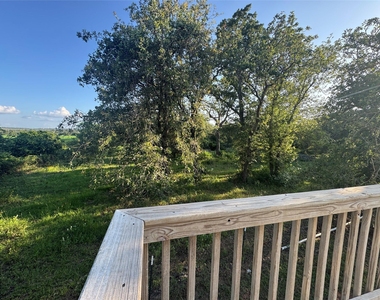 1029 Old Mcdade Rd - Photo Thumbnail 5