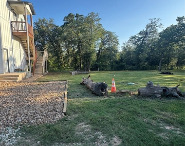 1029 Old Mcdade Rd - Photo Thumbnail 7
