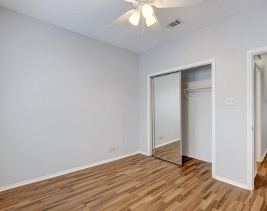 2804 Rio Grande St - Photo Thumbnail 13